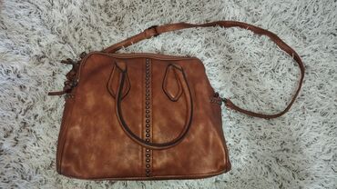 Handbags: Caramel torba nova 1500dinara