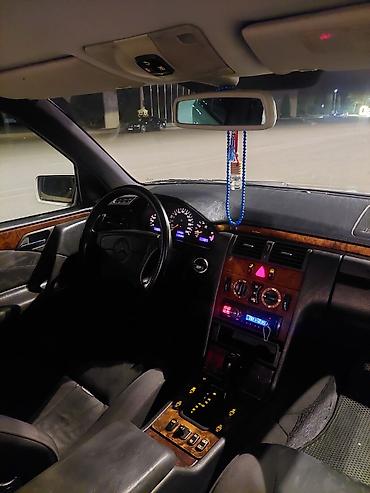 mercedes 220 cdi: Mercedes-Benz E 200: 2 l | 1998 il — 5