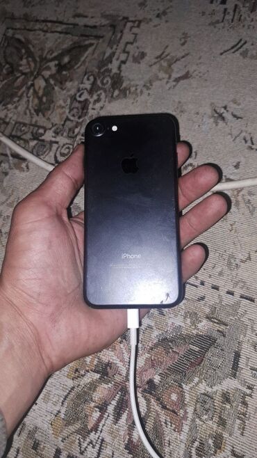 Apple iPhone: IPhone 7, Б/у, 32 ГБ, Черный, Кабель, 100 %