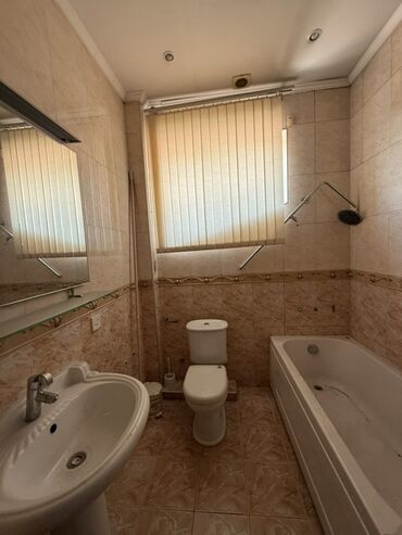 Продажа домов: Дом, 718 м², 6 комнат, Агентство недвижимости, Старый ремонт — 4