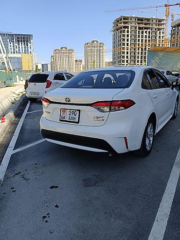 corola: Toyota Corolla: 2021 г., 1.8 л, Вариатор, Гибрид, Седан — 2