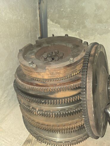 Motor üçün digər detallar: İsuzu ikinci əl ehtiyat hissələri. Mövcud detallar: - Külbütörlər və — 17