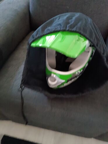 Sportska odeća: Kaciga, Upotrebljenо — 5