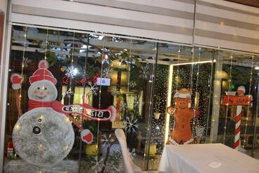 Bayram bəzəkləri: Şüşə vitrinlər üçün Yeni il və qış mövzusunda dekorativ rəsmlər — 2
