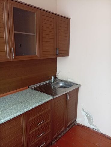 Uzunmüddətli kirayə evlər: Kirayə/icarə üçün iki mərtəbəli həyət evi (giriş və daxili plan) - — 9