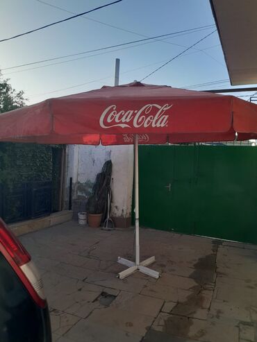 guneş paneli: Kafe və açıq məkanlar üçün böyük reklam çətiri - Brend loqolu