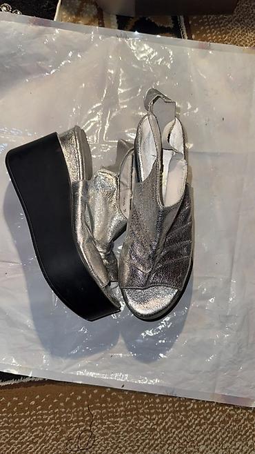 Босоножки, сандалии, шлепанцы: Женская обувь — два варианта. 1) Сандалии с декором - Размеры: 37 и — 16