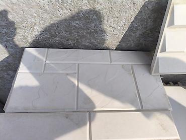 Фасадные сэндвич панели: Декоративные 3D‑панели/плитка для отделки стен Описание: - Белые — 4