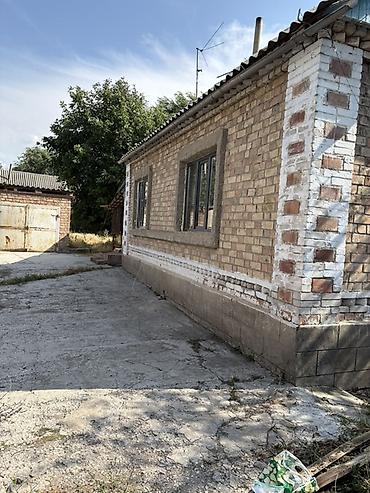садовый дом: Продается кирпичный дом, без ремонта. 4 комнаты и веранда. Есть — 4