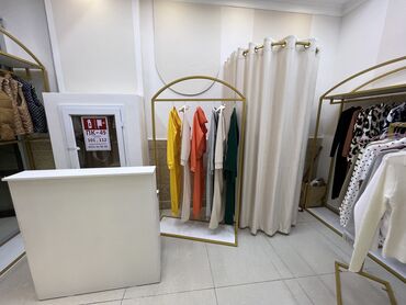 Кронштейны, стойки: Кронштейны Стеллажи Стойки Вешала Столы ресепшен Раскладочные — 7