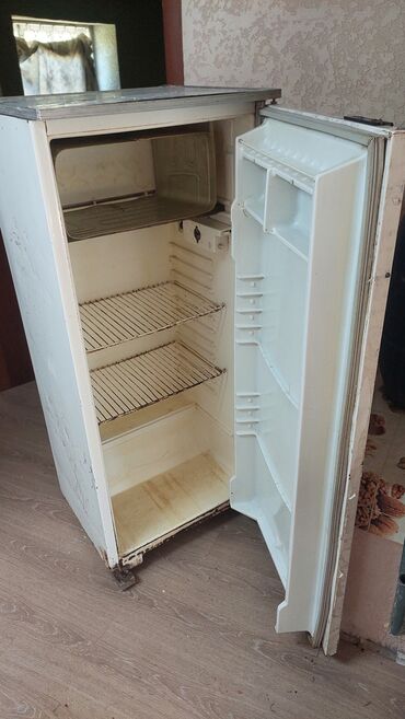куплю рабочий холодильник: Холодильник Atlant, Б/у, Однокамерный, De frost (капельный), 60 * 165 * 50