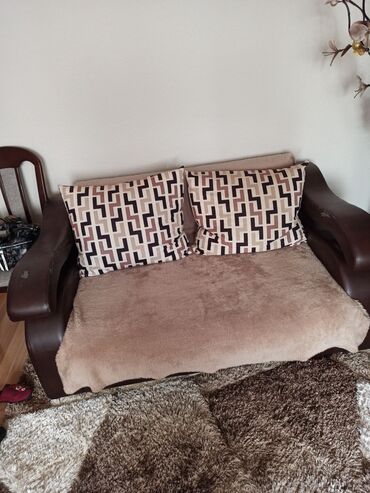 раритетный диван: Түсү - Күрөң, Колдонулган