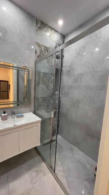 Uzunmüddətli kirayə mənzillər: 28 May metrosu yanınında mənzil kirayə verilir. Mərtəbə 18/2. Ümumi — 1