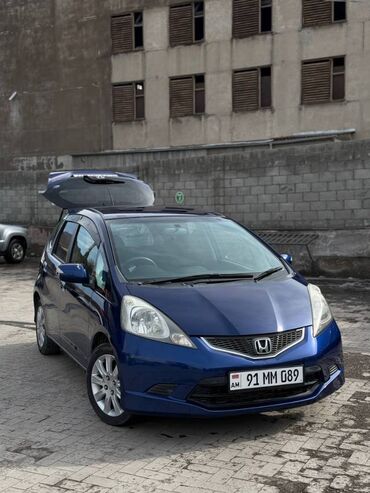 Honda: Honda Fit: 2009 г., 1.5 л, Вариатор, Бензин, Хэтчбэк