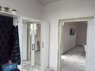 Həyət evləri və villaların satışı: Ev Maştağa Qəsəbəsi düz yolun kənarında yerləşir. Kiçik həyəti var o — 11