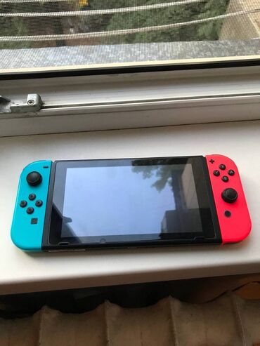nintendo switch: Nintendo Switch Состояние отличное. Есть защитка. В комплект входит