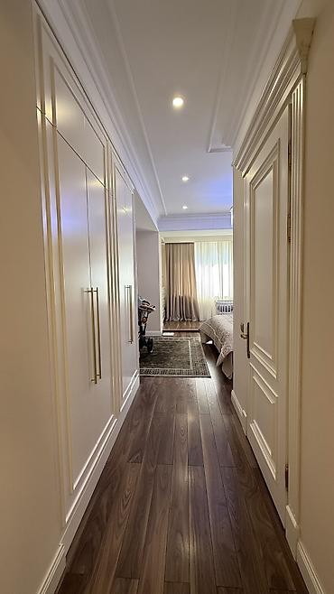 Продажа квартир: 4 комнаты, 180 м², 2 этаж — 18