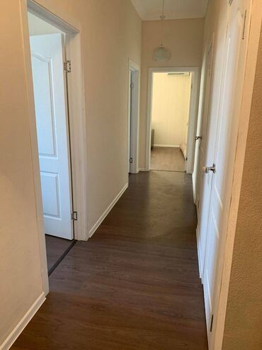 Uzunmüddətli kirayə mənzillər: Yasamalda midada 12 mertebeli binanın 10-cü mərtəbəsində yerləşən — 7