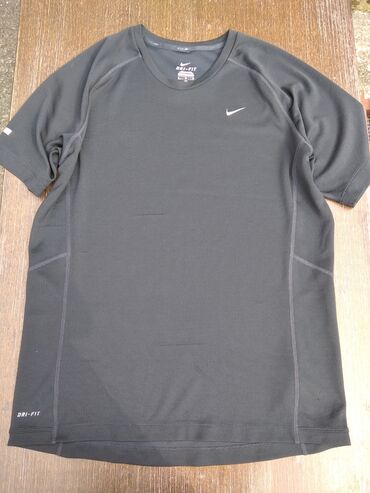 bele pamucne majice arilje: Nike sportska majica vel. M crne boje