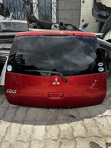 мото сукутер: Крышка багажника Mitsubishi, 2005 г., Б/у, Оригинал — 1