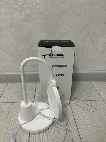 продаю настольную лампу: Лампа Настольная