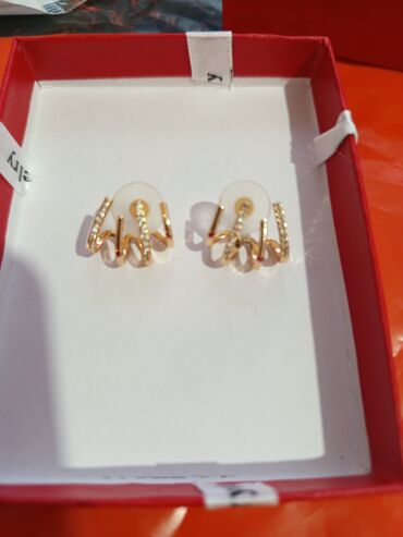 Kəmərlər: Qızılı rəngdə, daşlı qadın sırğası - Model: qulağı qismən qucaqlayan U — 2