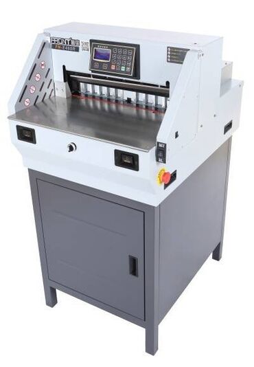 Оборудование для печати: Профессиональный гильотинный резак Front E460R для крупных типографий