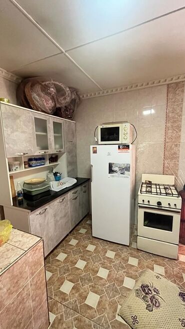 сколько стоит трехкомнатная квартира в бишкеке: 2 комнаты, 42 м², Хрущевка, 3 этаж, Старый ремонт