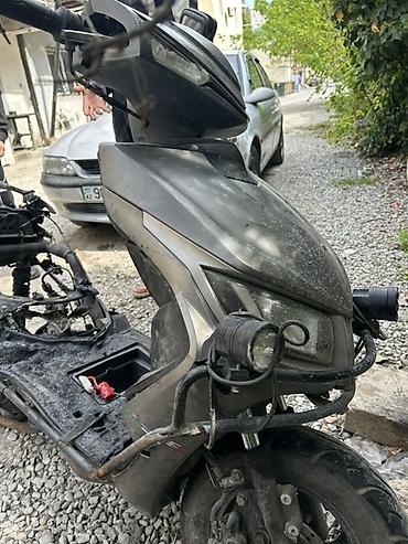led projektorlar: Moped/skuter üçün ehtiyat hissələri paketi Fotolardakı skuter — 2