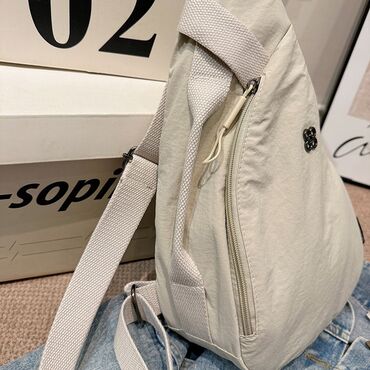 Другие сумки: Сумка-слинг через плечо, светло-бежевый цвет. - Формат — 3