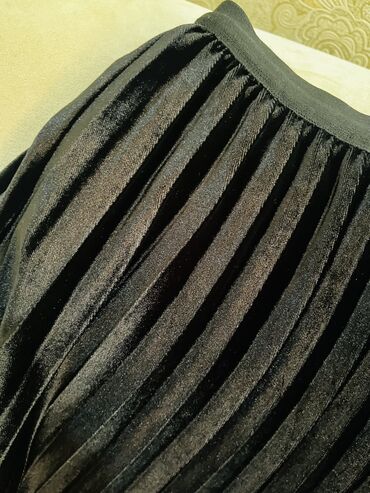 Ətəklər: Maksi Ətək, Stradivarius, Velür, M, L — 7