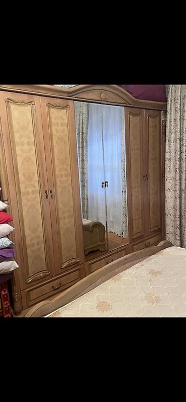 yataq dolab: İşlənmiş, 6 qapı, Güzgülü, Bej, Açılan, Düz dolab — 1