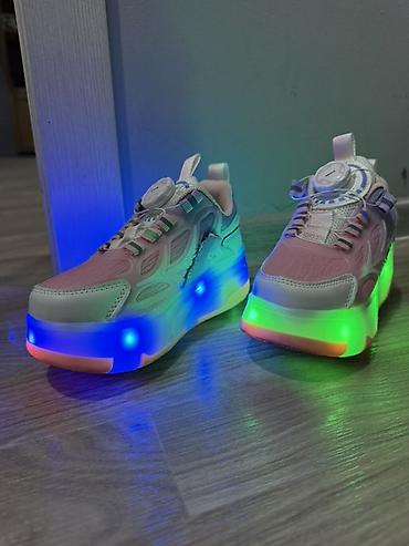 nike react: Детские кроссовки на колесиках с подсветкой подошвы 28 размер - — 2