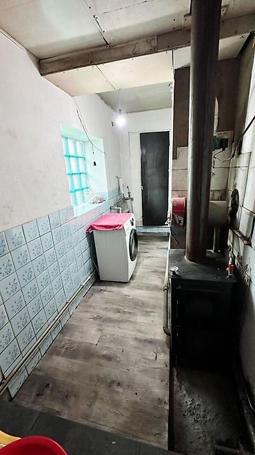 Продажа коттеджей и домов: Продается жилой дом с большим огражденным участком 8 соток, фактически at lalafo.kg — 18 Продажа коттеджей и домов: Продается жилой дом с большим огражденным участком 8 соток, фактически — 18