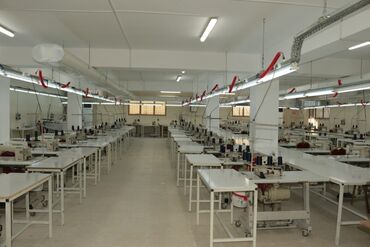 аренда офиса с мебелью: Tikiş fabrikinə təcrübəli dərzilər tələb olunur. Əmək haqqı iş sayına