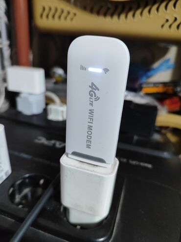 вайфай модем: Wifi 4G modem работает с любой симкой Раздает вай фай до 10ти