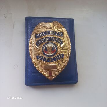 собиратель значков: Нагрудный знак “Security Enforcement Officer” с футляром. Описание: -