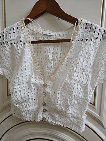 Köynək və bluzalar: Herbiri 1 AZN — 3