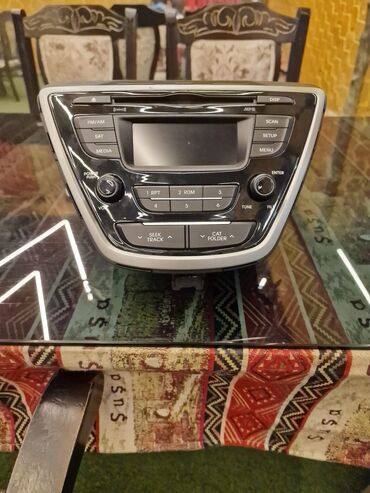 manitola: Hyundai Elantra orginal monitor 2010-2015