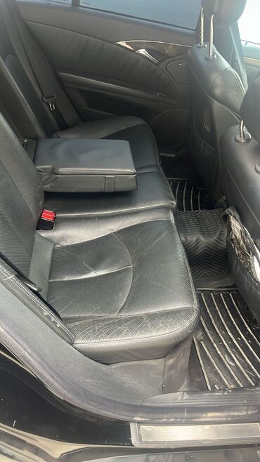 Mercedes-Benz: Mercedes-Benz E-Class: 2.7 l | 2002 il Sedan — 10