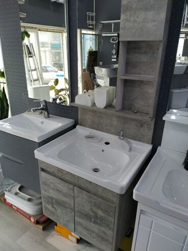 вкладыши для ванной: Hamam üçün lavabo və dolab dəsti - Dizayn: Beton teksturalı boz