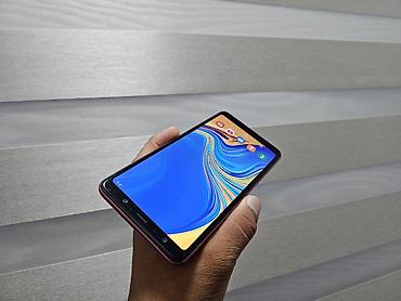 note 3: Samsung Galaxy A7, Б/у, 64 ГБ, цвет - Розовый, 2 SIM — 1
