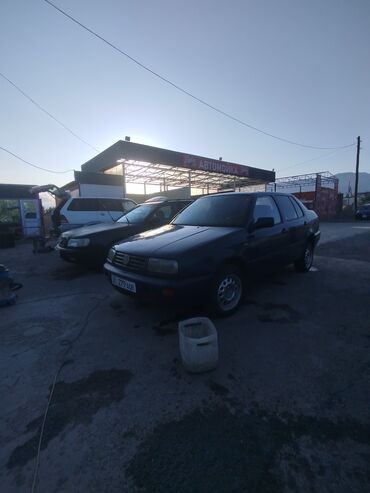 Volkswagen: Volkswagen Vento: 1995 г., 1.8 л, Механика, Бензин, Седан