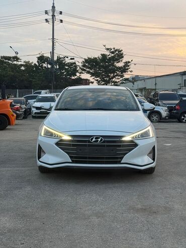 экономичные машины: Hyundai Avante: 2019 г., Седан
