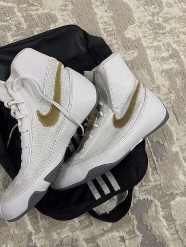 Кроссовки и спортивная обувь: Кроссовки, 39, Nike, Б/у, цвет - Белый, Самовывоз