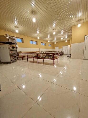 Гаражи: 5 sotun icinde 208 kv Tam Temirli obyekt satilir. 7 otaq bir boyuk