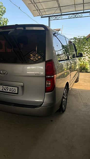 6 2: Hyundai H-1: 2018 г., Автомат, Минивэн — 7