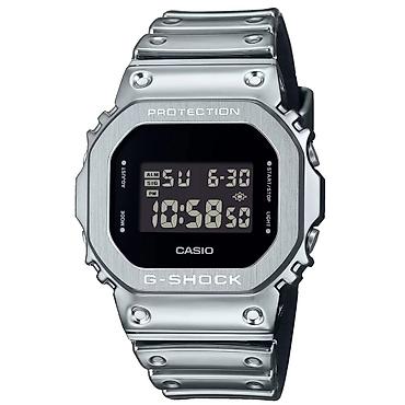 Casio G-Shock GM-5600YM-8 — это модель из серии Fine Metallic
