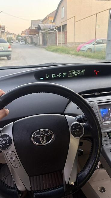 small car: Toyota Prius: 2012 г., Гибрид, Хэтчбэк — 6
