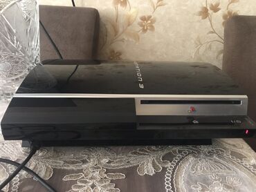 playstation 3 işlenmiş: İdeal veziyyetdedi. 500 GB yaddaş. 25+ oyun. Donma, ilişme kimi heç